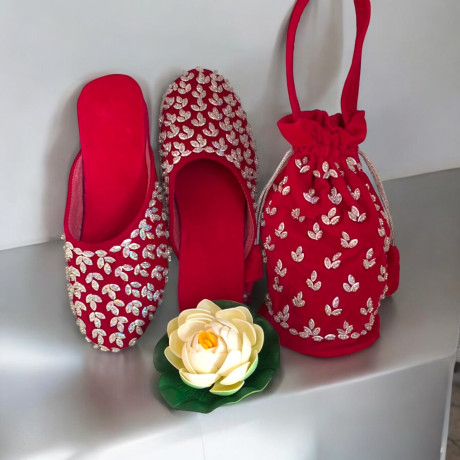 Hand Made Pure Velvet Chatti And Thaili