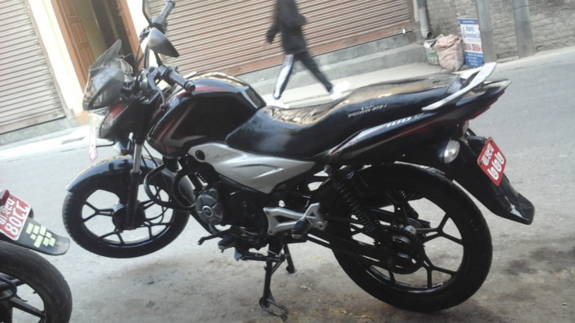 Discover bajaj 102t bike