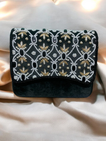Beautiful Clutches (c-18)