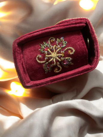 Beautiful clutches(C-18)