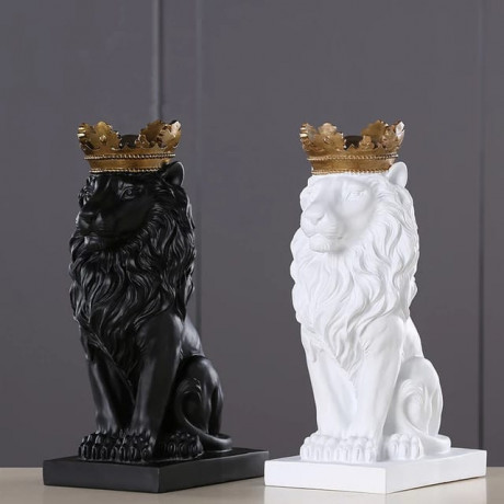Crown lion